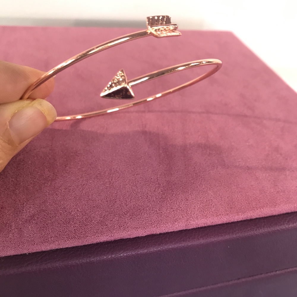 NWT💙💎ROSE💗GOLD TONE ARROW BRACELET💎💙BEAUTIFUL - Picture 5 of 8
